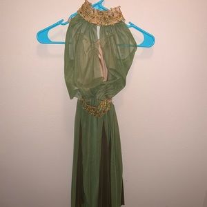 One piece perfect for modern or lyrical!